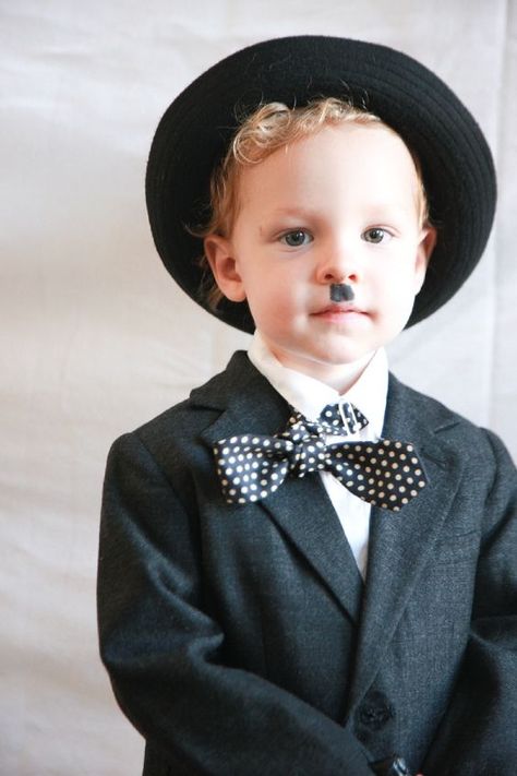 13 Easy and Creative DIY Kids Costumes You Can Get at Goodwill – A GOOD LOOK by GoodwillNYNJ Charlie Chaplin Costume, Halloween Costumes Kids Homemade, Kids Halloween Costume, Fun Halloween Crafts, Diy Costumes Kids, Diy Halloween Costumes For Kids, Diy Halloween Costume, Creative Costumes, Creative Valentines