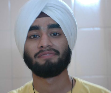 The Pagari (Indian Turban) shown in the intractable, is worn by the men in the Sikh community in India. It is a religious requirement of the Sikhs to never cut their hair and therefore to manage their long hair they wear the turban How To Make Turban, Indian Turban, Muslim Men Clothing, Head Wrap Styles, Ethnic Hairstyles, Muslim Men, Grow Long Hair, Diy For Men, Indian Man