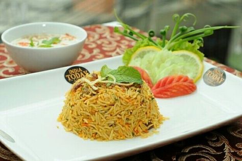 Biryani Presentation Ideas, Biryani Plating Ideas, Biryani Plating, Fancy Food Presentation, Coconut Shrimp Recipes, Food Plating Techniques, Plating Techniques, Presentation Ideas, Food Carving