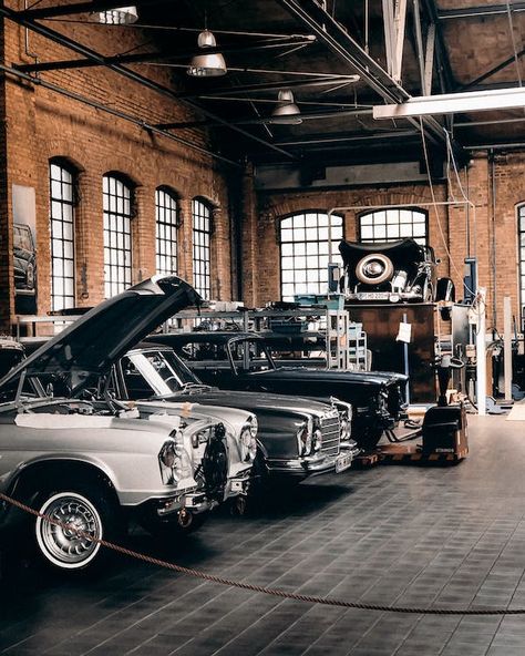 Luxury Vintage Cars, Garage Aesthetic Car, Vintage Car Showroom, Car Warehouse, Wild Aesthetic, Vintage Car Garage, Car Mechanics Garage, Car Exhibition, Tustin California