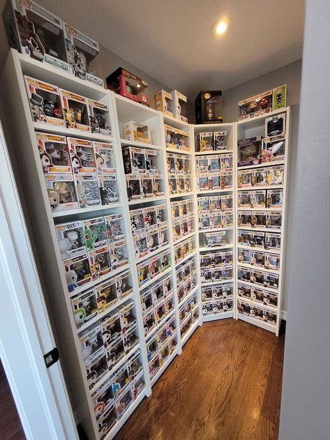 Pop Display Ideas, Funko Display Ideas, Funko Pop Display Ideas, Pop Shelves, Billy Bookshelves, Funko Pop Store, Funko Pop Shelves, Disney Funko Pop, Star Wars Funko Pop