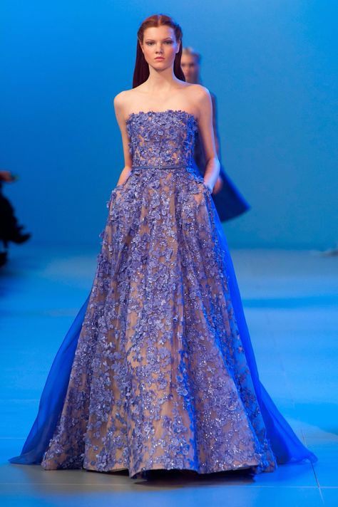 Elie Saab Haute Couture Spring 2014 Elie Saab Dresses, Elie Saab Haute Couture, Haute Couture Looks, Sneaker Trend, Elie Saab Spring, Fashion Week Spring 2014, Fashion Gowns, Dior Haute Couture, Armani Prive