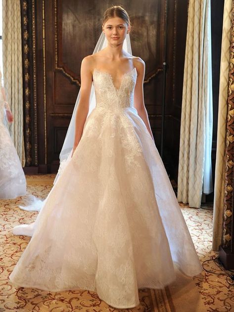 Monique Lhuillier Bridal Sleeves, Monique Lhuillier Wedding, Monique Lhuillier Wedding Dress, Monique Lhuillier Bridal, Western Wedding Dresses, Spring Wedding Dress, White Wedding Dress, Bridal Fashion Week, Wedding Dress Trends