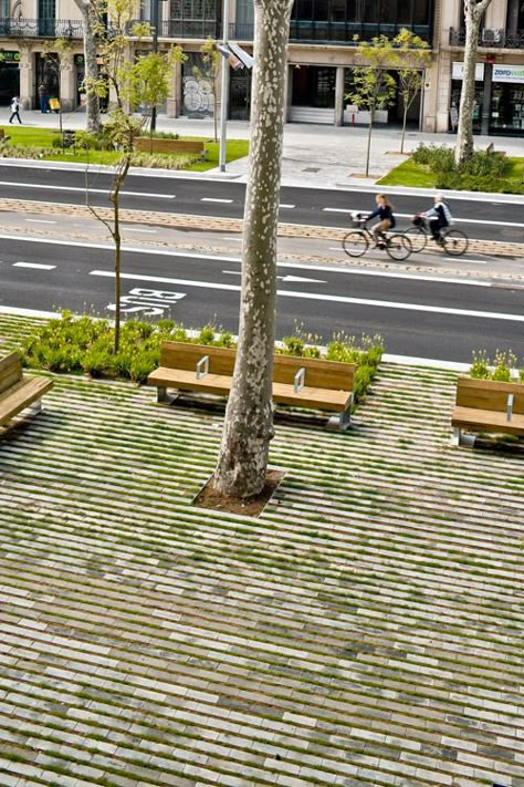 Passeig De St Joan Boulevard by Lola Domènech-04 « Landscape Architecture Works | Landezine Streetscape Design, St Joan, Urban Landscape Design, Public Space Design, Green Street, Landscape And Urbanism, Urban Park, Urban Furniture, Urban Architecture