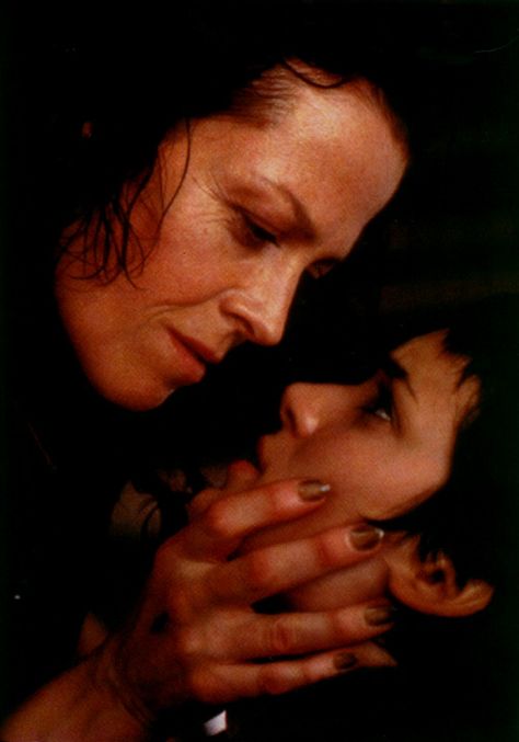 Sigourney // Ellen Ripley Alien Resurrection, Ellen Ripley, Kickass Women, Sigourney Weaver, Alien Character, Aliens Movie, Winona Ryder, Badass Women, Film Review