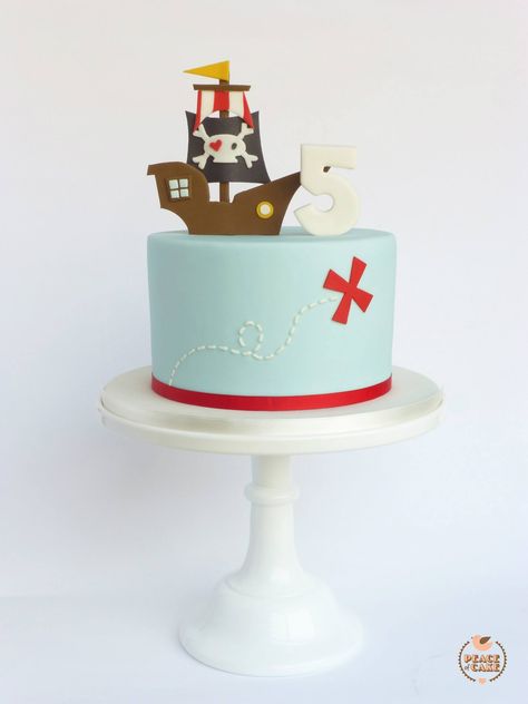 Pirate theme birthday cake Cake Tricks, Bolo Da Peppa Pig, Peace Of Cake, Pirate Birthday Cake, Mermaid Pirate Party, Kid Cakes, Pirate Themed Birthday, Pirate Cake, Pirate Theme Party