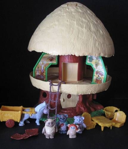 Ewok Village Ewok Treehouse, Treehouse Playset, Ewoks Star Wars, Lego Simpsons, Star Wars Ewok, Vintage Star Wars Figures, Kenner Toys, Getting Played, Nostalgic Toys