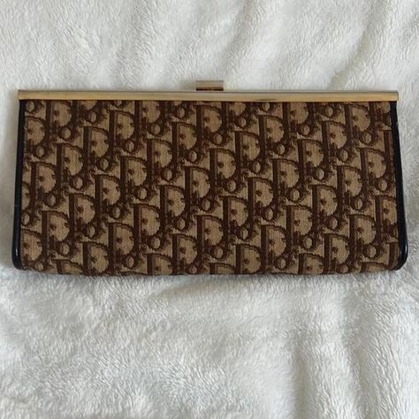 Rare Vintage Christian Dior Clutch Authentic. La Outfit, Clutch Outfit, Dior Clutch, Ar Accessories, Vintage Christian Dior, Dior Handbags, Healing Food, Walker Boots, Garment Bags