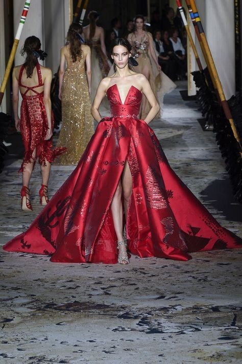 Zuhair Murad | Haute Couture - Spring 2018 | Look 33 Dramatic Dresses Haute Couture, Haute Couture Gowns Runway, Red Haute Couture Gowns, Red Dress Haute Couture, Red Dress Couture, Red Couture Dress, Red Haute Couture, Red Silk Gown, Dramatic Dress