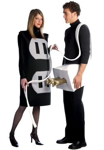 Fantasia de Casal para o Carnaval Plug And Socket Costume, Couples Costumes Creative, Meme Costume, Halloween Costumes Diy Couples, Funny Couple Costumes, Funny Couple Halloween Costumes, Halloween Parejas, Cheap Halloween Costumes, Costumes Couples