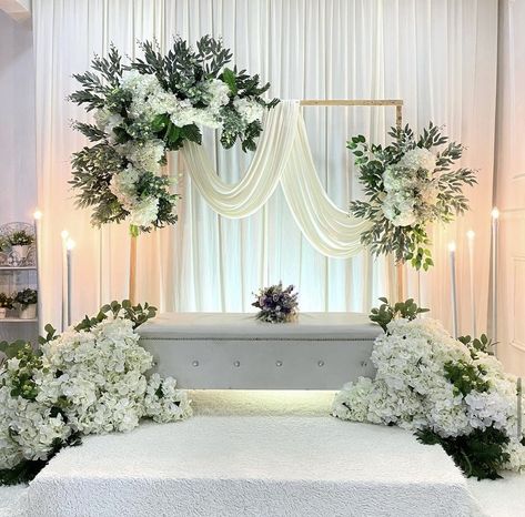 Backdrop Curtain Ideas, Wedding Backdrop Design Indoor, Pelamin Nikah, Nikah Decor, Wedding Stage Backdrop, Minimalist Wedding Decor, Wedding Background Decoration, Wedding Reception Backdrop, Simple Wedding Decorations