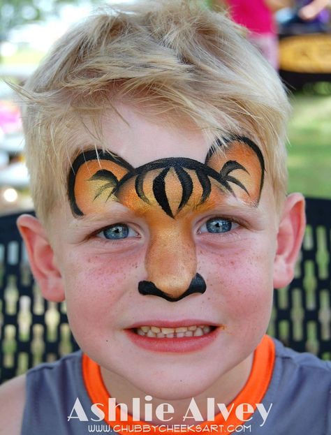 Easy Lion Face Paint, Cat Noir Face Paint, Face Painting Tiger Easy, Facepainting Ideas Simple, Zoo Face Paint, Zoo Animal Face Paint, Lion Face Painting For Kids, Easy Tiger Face Paint, Tiger Face Painting