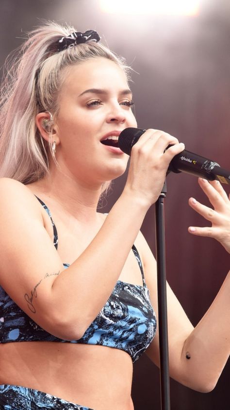 Anne Marie Wallpapers Hd, Anne Marie Wallpapers, Annie Marie, Anne Marie Album, Kgf Photos Hd, Anne Maria, Marie Rose, Fav Artist, King Crown