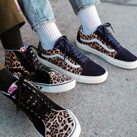 Go wild with the customs Leopard print. Start designing at vans.com/customs Vans Outfit Spring, Leopard Vans Outfit, Custom High Top Vans, Vans Sk8 Hi Outfit, Cheetah Vans, Vans Animal Print, Leopard Vans, Vans Leopard, Leopard Print Vans