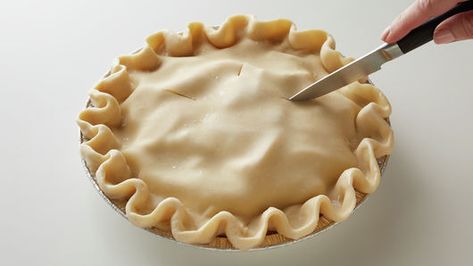 How to Freeze and Bake an Apple Pie Recipe - Pillsbury.com Freeze Apple Pie, Freezing Apple Pie, Skillet Pot Pie, Vegetable Skillet, Cherry Pie Recipe, Freezing Apples, Frozen Pie, Pie Crusts, Homemade Apple Pies