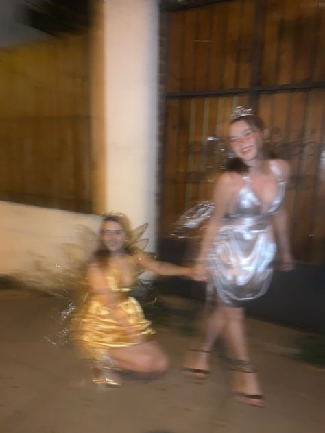 Gold and silver diy fairy costume for best friends Gold Fairy Aesthetic, Silver Angel Costume, Silver Fairy Costume, Silver Party Aesthetic, Silver Dress Costume, Gold Fairy Costume, Trail Photoshoot, Gold Halloween Costume, Pair Costumes