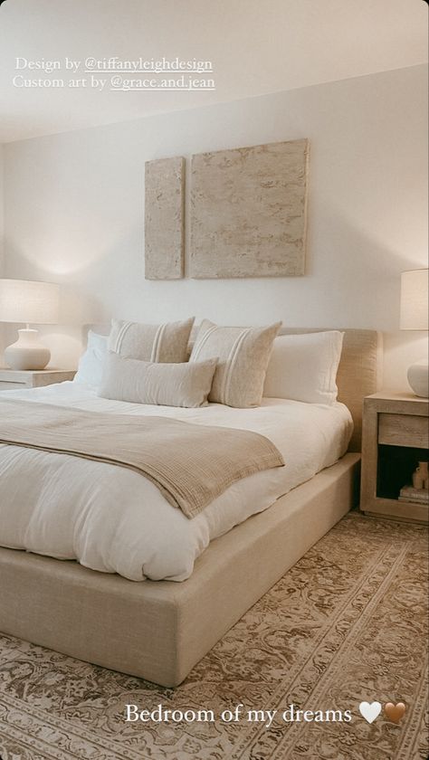 Minimal Rooms Ideas, Boho Chic Room Bedroom, Bedroom Inspirations Beige Bed, Bedroom Decor Beige And White, Beige Brown And White Bedroom, Natural White Bedroom, Beige Theme Bedroom Ideas, Beige Bed Frame Room Ideas Modern, White And Brown Home Decor