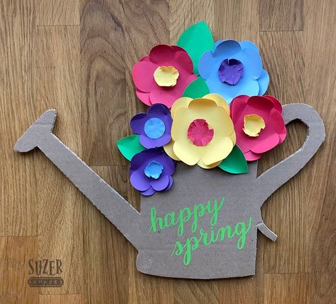 Door Decorations For Preschool, Easter Entryway, Easter Door Decorations, Diy – Velikonoce, Door Decor Ideas, Spring Flower Crafts, Spring Arts And Crafts, Preschool Spring, Spring Door Decoration