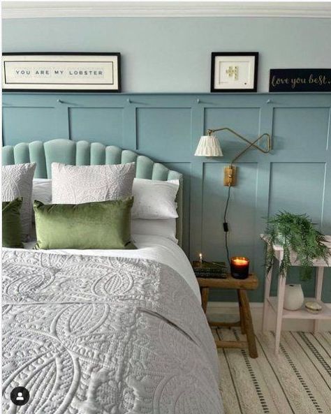 Bedroom Paneling, Farrow And Ball Green, Farrow And Ball Bedroom, Breakfast Room Green, Oval Room Blue, Blue Green Paints, Dark Paint Colors, Throwing It Back, Room Blue