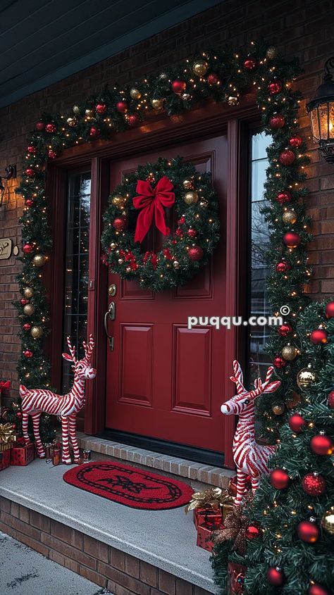 Christmas Doorscaping, Christmas Tree On Porch, Front Porch Christmas Decor Ideas Diy, Christmas Outdoor Decor Yard Decorations, Entrance Christmas Decor, Christmas House Decor, Christmas Front Porch Ideas, Christmas Decor Idea, Ideas Para Navidad