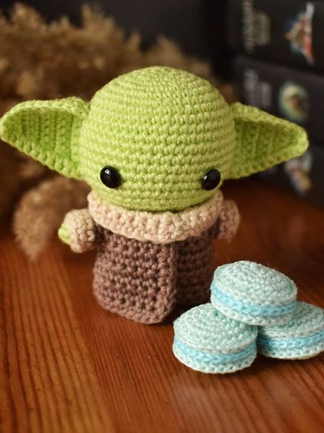 FREE amigurumi baby Yoda pattern #amigurumipattern #amigurumi #crochettoy #amigurumitoy #crochetpattern #crochetyoda #crochetdoll #amigurumiyoda #freeamigurumipattern Baby Yoda Amigurumi Patron Gratis, Star Wars Amigurumi Pattern Free, Baby Yoda Crochet Pattern Free, Baby Yoda Pattern, Baby Yoda Amigurumi, Crochet Baby Yoda, Bebe Yoda, Star Wars Crochet, Crochet Geek