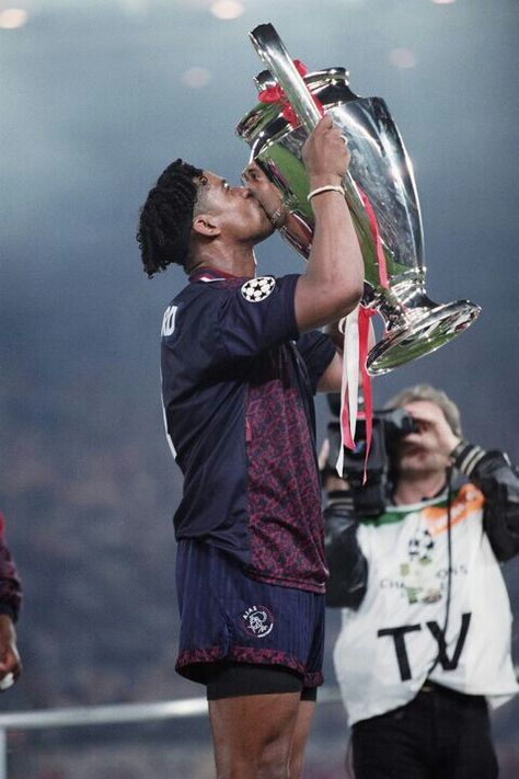 Frank Rijkaard, Champions League Trophy, Football Players Photos, Aston Villa Fc, Afc Ajax, Sports Aesthetic, Football Art, Color Club, Sports Quotes