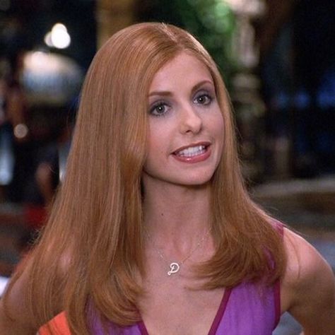 Daphne From Scooby Doo, Scooby Doo Movie, Daphne And Velma, Daphne Blake, Sarah Michelle Gellar, Official Trailer, Girls Wear, Aesthetic Photo, Celebrity Weddings