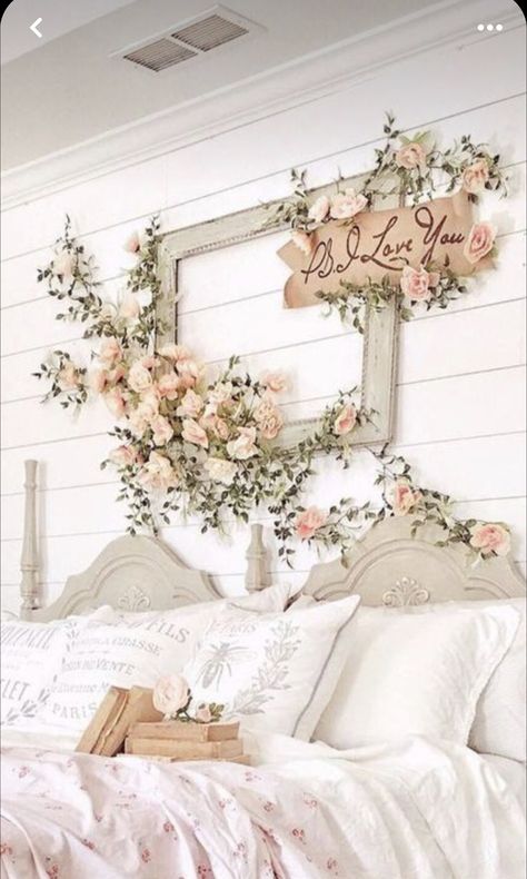 Farmhouse Bedroom Wall, Cortinas Country, French Farmhouse Bedroom, Farmhouse Bedroom Wall Decor, Shabby Chic Romantic Bedroom, Farmhouse Valentine Decor, Shabby Bedroom, Shabby Chic Decor Bedroom, French Country Bedrooms