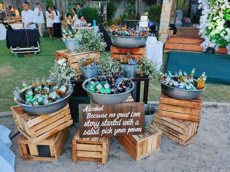 Wedding Beer Station, Beer Station, Wedding Drink Station, Sunflower Wedding Decorations, Decoration Buffet, Small Backyard Wedding, Backyard Reception, Country Theme Wedding, Wedding Drink