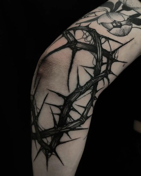 Thorns Knee Tattoo, Goth Elbow Tattoo, Spooky Elbow Tattoo, Witchy Elbow Tattoo, Tattoo Thorns, Branches Tattoo, Connecting Tattoos, Thorns Tattoo, Thorn Tattoo