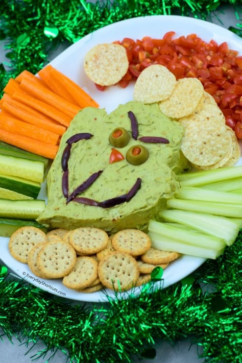 Grinch Roast Beast Recipe, Grinch Afternoon Tea, Grinch Vegetable Tray, Grinch Guacamole Dip, Elf Olympics, Grinch Friendsmas, Grinch Guacamole, Xmas Charcuterie, Grinch Treats