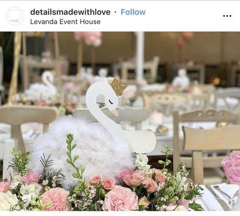 Swan Theme Baby Shower Ideas, Swan Centerpiece Ideas, Swan Lake Baby Shower Theme, Swan Baby Shower Balloon Arch, Swan Theme Baby Shower Centerpieces, Swan Princess Centerpieces, Swan Princess Party Decorations, Vom Avea Un Copil, Swan Party