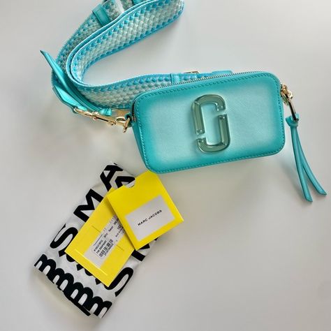 Marc Jacobs Fluoro EdgeSnapshot Camera Bag, Blue Leather with gradient effect Trendy Purses, My Style Bags, Dream Bags, Girly Bags, Girly Accessories, Pretty Bags, Cute Purses, Cute Accessories, Simple Trendy Outfits