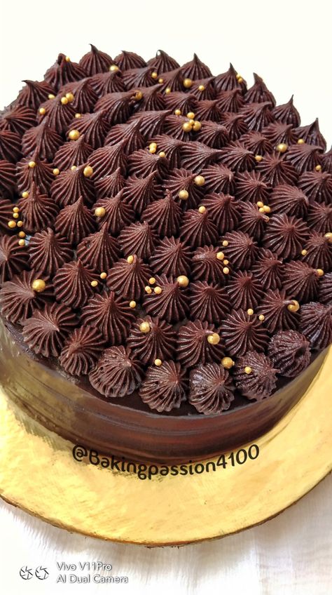 Choco Truffle Cake Designs, Chocolate Truffle Cake Designs, Simple Chocolate Cake Decoration, Choco Truffle Cake, Chantilly Cake Recipe, Choco Truffle, Chantilly Cake, Truffle Cake, Chocolate Truffle Cake