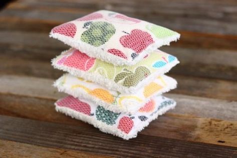 Eco Friendly Kitchen Products, Diy Sponges, Reusable Sponge, Reusable Products, Useful Gifts, Waste Reduction, Reusable Paper Towels, Gifts For The Home, Eco Friendly Kitchen