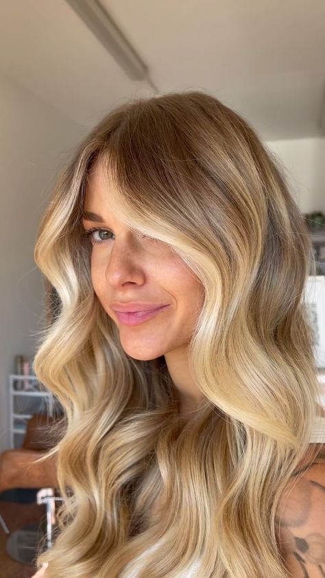 Different Shades Of Blonde Balayage, Blonde 2023 Fall, Blonde Hair Ideas 2023, Honey Blonde Lived In Hair, Blonde Without Bleaching, Gold Baylage Hair, Low Maintenance Highlights Blondes, Summer Hair Colour Ideas, Timeless Blonde Hair