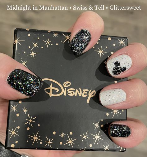 Disney Nails Pedicure, Gray Disney Nails, Disney Nails New Years, Disney Nails Classy, Sparkle Disney Nails, Disney Sparkle Nails, New Years Disney Nails, Black And White Mickey Nails, Disney Gel Nails Ideas