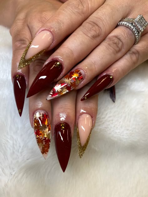 Red Nails With Leaves, Thanksgiving Stilleto Nails, September Almond Nails Designs, Encapsulated Nails Fall, Maroon Thanksgiving Nails, Fall Stellio Nails, Thanksgiving Stiletto Nails, November Stiletto Nails, Fall Wedding Nails For Bride Burnt Orange