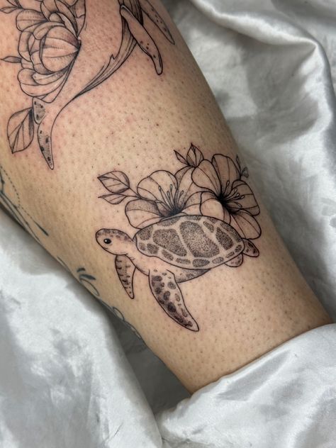 Tortoise Flower Tattoo, Sea Turtle With Flowers Tattoo, Tat Inspiration, Favorite Tattoos, Top Tattoos, Tattoo Inspo, Flower Tattoos, I Tattoo, Flower Tattoo