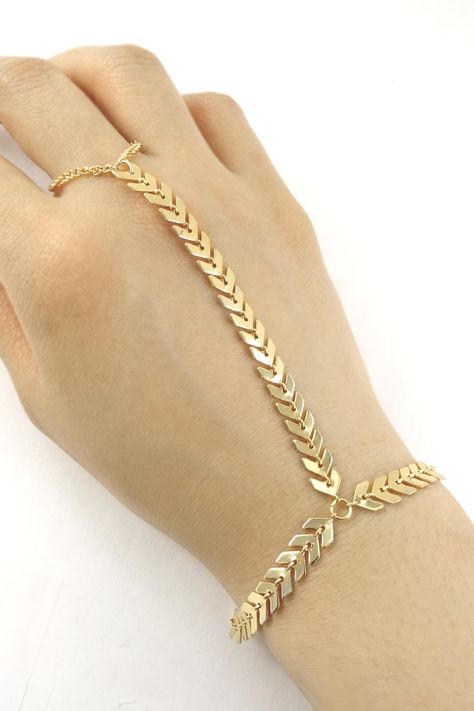 Emma Arrow Shaped Hand Chain Gold Hand Chain For Women, Hand Bracelet Gold For Women, Finger Bracelet Gold, Hand Bracelets, Unique Gold Jewelry Designs, Hand Chain Jewelry, Bridal Necklace Designs, Fancy Jewelry Necklace, Gold Jewelry Simple Necklace