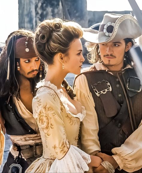 Orlando Bloom Young, Elizabeth Swann Costume, Keira Knightley Pirates, Jack Sparrow Funny, Will And Elizabeth, Pirate Movies, Kaptan Jack Sparrow, Elizabeth Swann, Jack And Elizabeth