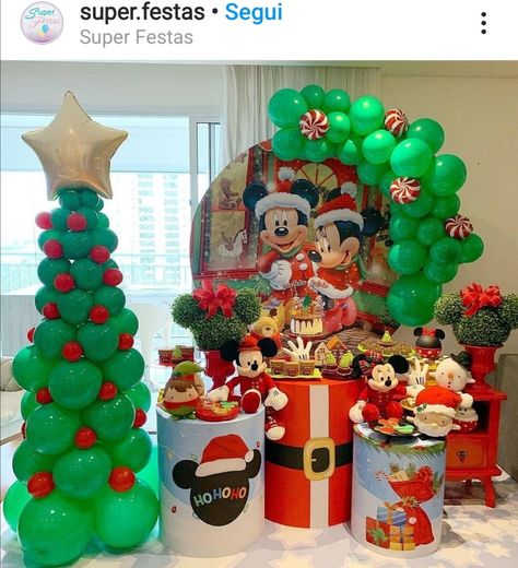 Natal Do Mickey Mouse, Mickeys Christmas Party, Disney Christmas Crafts, Christmas Bazaar Crafts, Minnie Mouse Birthday Decorations, Christmas Balloon Decorations, Mickey Mouse Clubhouse Party, Mickey Birthday Party, Minnie Mouse Christmas