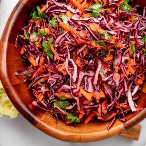 Best Vegan Salads, Mexican Slaw, Cabbage Slaw Recipes, Vegan Taco Salad, Creamy Vegan Pasta, Vegan Coleslaw, Cilantro Lime Dressing, Vegetarian Sides, Vegan Salad Recipes