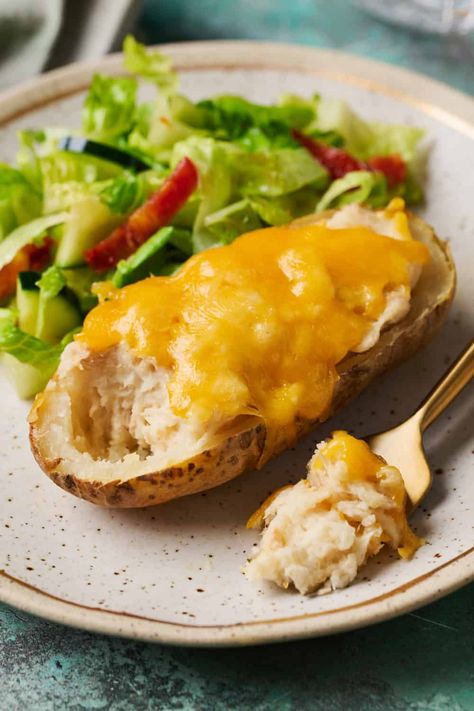 Tuna Baked Potatoes (aka Tuna Stuffed Potatoes) are like if you married a tuna melt with twice-baked potatoes. Baked potato skins are stuffed with a creamy potato and tuna filling topped with melty shredded cheddar cheese. Tuna Baked Potato, Tuna And Potato Recipes, Tuna Potato Bake, Tuna Potato, Tuna Bake, Baked Potato Skins, Potatoes Baked, Stuffed Potatoes, Tuna Melt