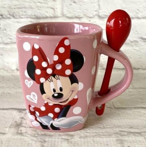 Cozinha Do Mickey Mouse, Coffee Mug Display, Minnie Mouse Mug, Disney Coffee Mugs, Mom Coffee Cups, Mickey Mouse Pictures, Pink Mug, Mug Display, Black And White Coffee