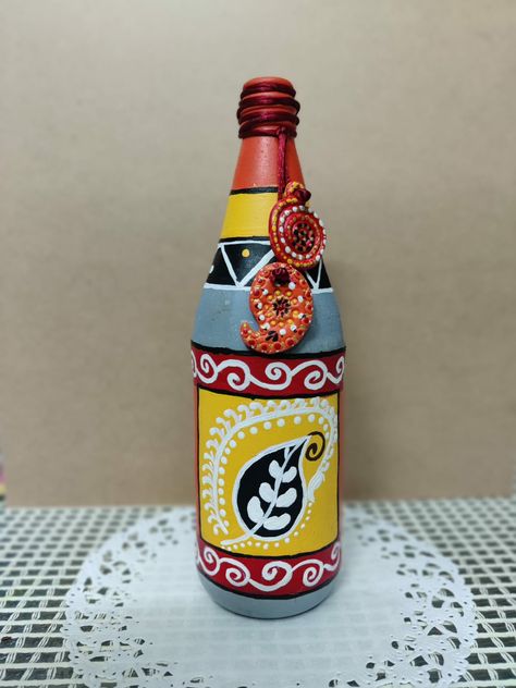 Acrylic paints on bottle of ketchup Sauce Bottle Painting, Ketchup Bottle Crafts, Bottle Decoration, Ketchup Bottle, Bottle Painting, Art Club, Bottle Art, Sauce Bottle, Bottle Crafts