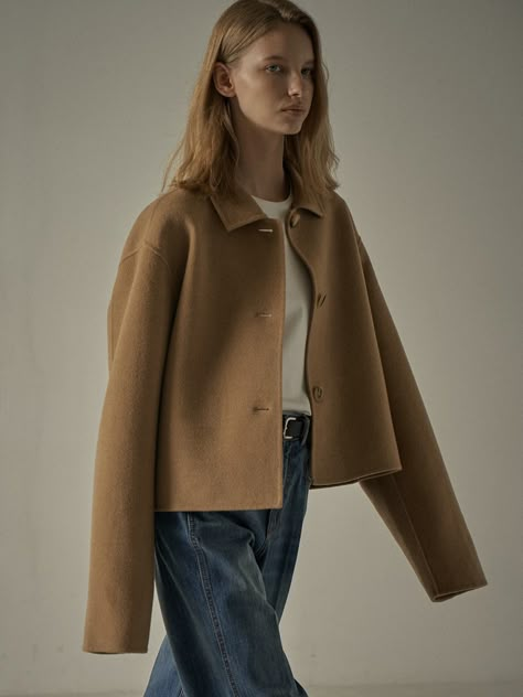 Cropped Wool Jacket Outfit, Short Wool Jacket, Cropped Wool Jacket, Camel Jacket Outfit, Short Jacket Outfit, Cropped Jacket Outfit, Short Wool Coat, Camel Coat Outfit, Facade Pattern