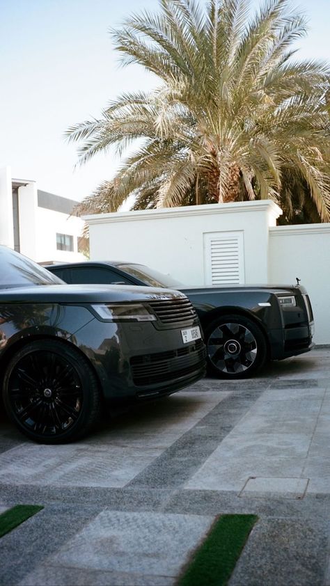 Black Rolls Royce Phantom, Black Rolls Royce, Range Rover Sv, Iman Gadzhi, Luxurious Cars, Modern Style House Plans, House Arch Design, Rolls Royce Phantom, Luxury Lifestyle Dreams