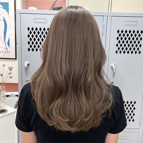 Washed Out Brown Hair, Dark Beige Brown Hair, Hazel Beige Hair, Tanned Skin Hair Color, Korean Brown Hair Color, Korean Balayage, Brown Hair For Tan Skin, Light Brown Hair Tan Skin, Dark Beige Hair