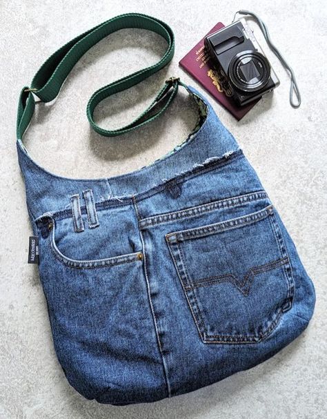 Denim tote bag in a light wash with a green leather #Upcycling #Jean_Crossbody_Bag_Diy #Repurpose_Jeans_Ideas #Denim_Recycle Jean Bags Pattern Ideas, Diy Jean Purse, Cnblue Jonghyun, Jeans Bags Ideas, Denim Recycle, Diy Jean Bag, Diy Bags Jeans, Recycled Jeans Bag, Denim Bag Patterns